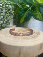 Cargar imagen en el visor de la galería, Copper Magnetic Bracelet
